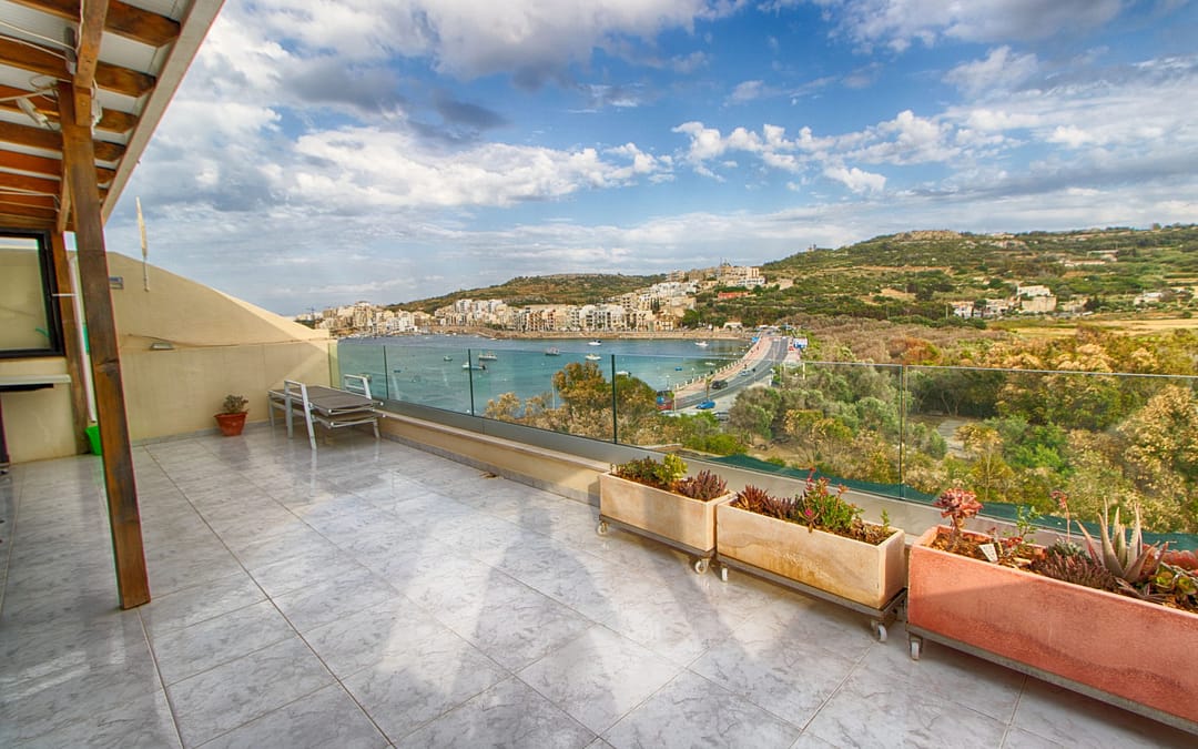 Pwales – Penthouse with Majestic Views – € 375,000