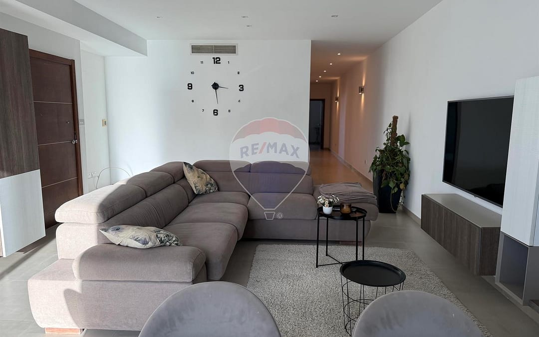 Three bedroom apartment in Swieqi