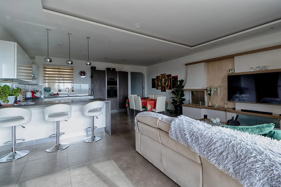 Open Plan - Furnished apartment with Views