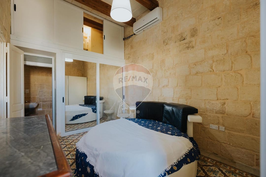 Charming Lija House of Character - Bedroom