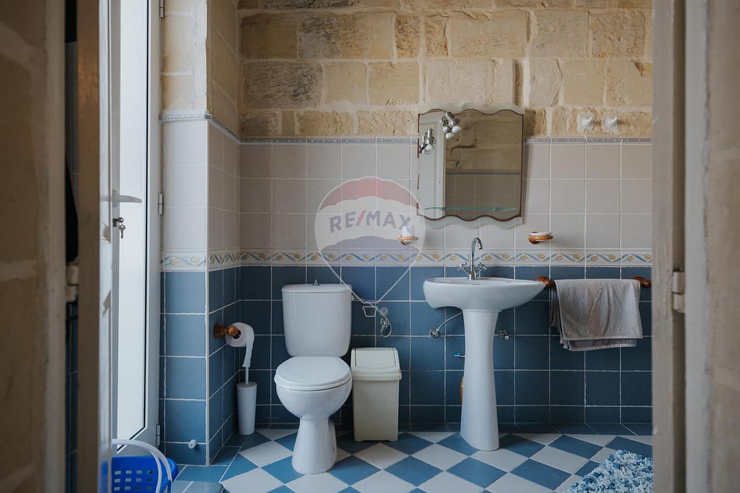Charming Lija House of Character - Bathroom