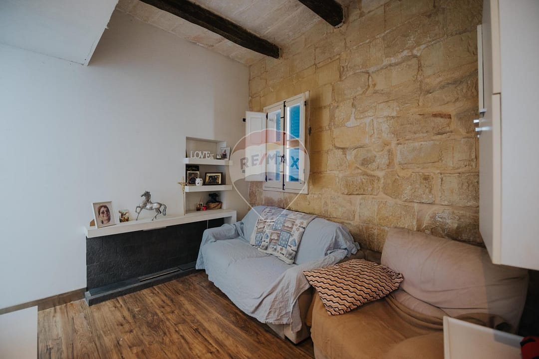 Charming Lija House of Character - Living Area