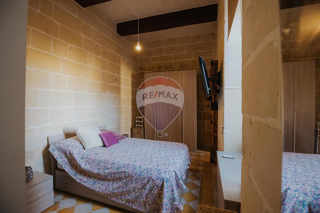 Charming Lija House of Character - Bedroom