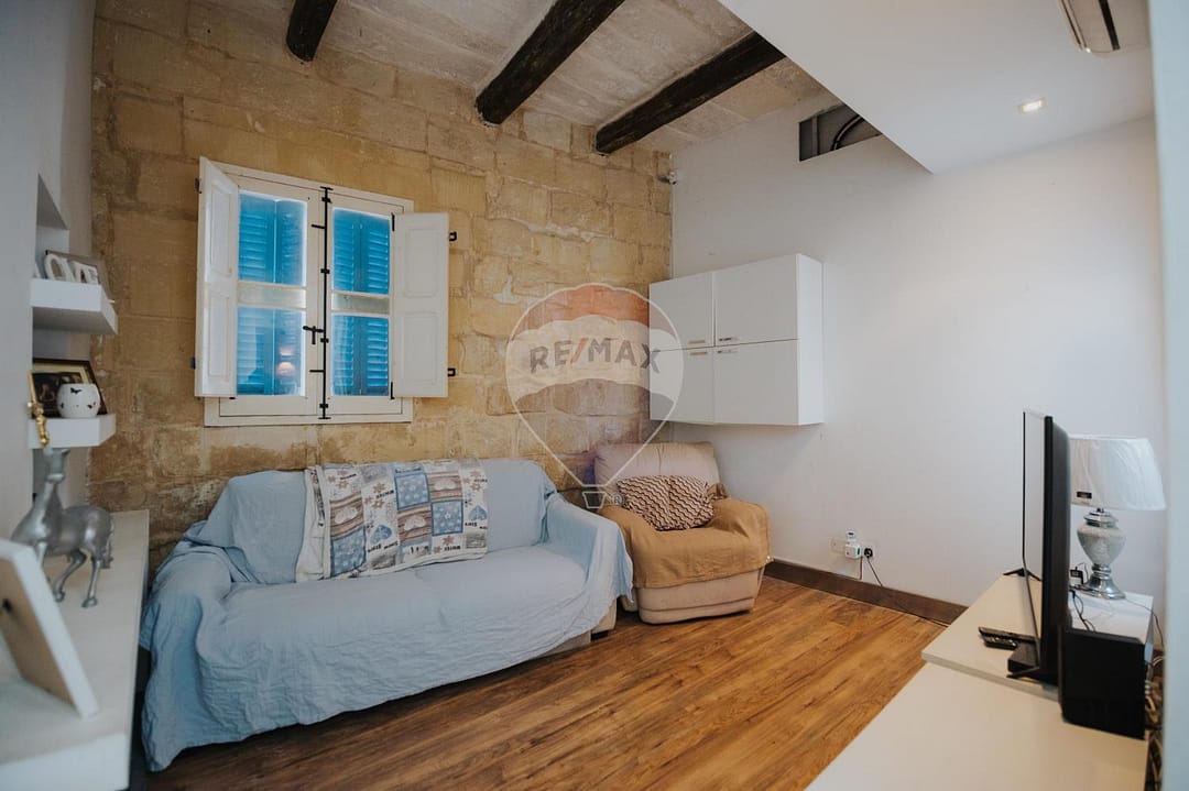 Charming Lija House of Character - Living