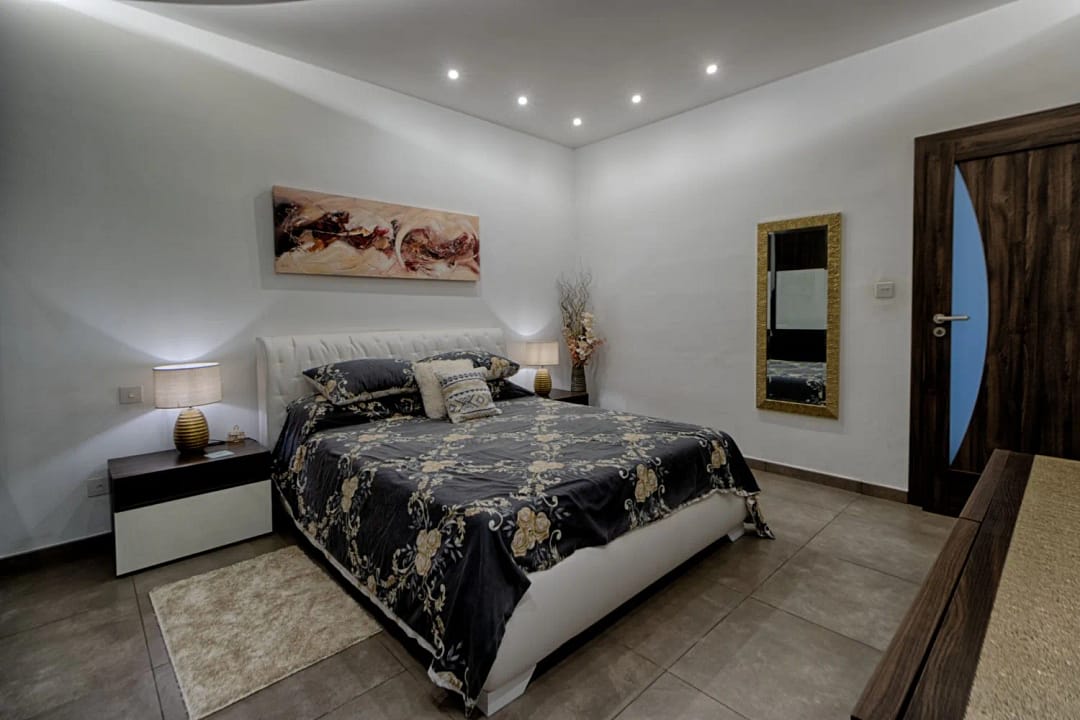 Bedroom - Furnished apartment with Views