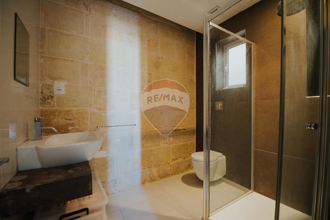Charming Lija House of Character - Bathroom