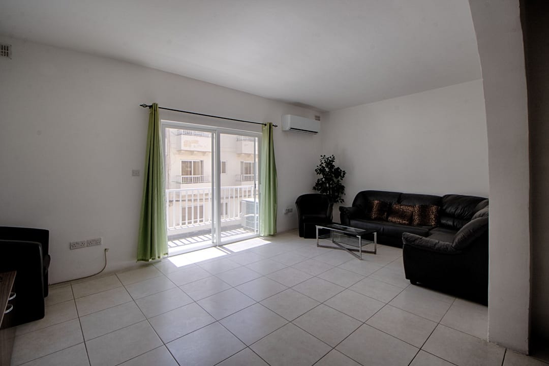 St Paul's Bay Apartment - Living