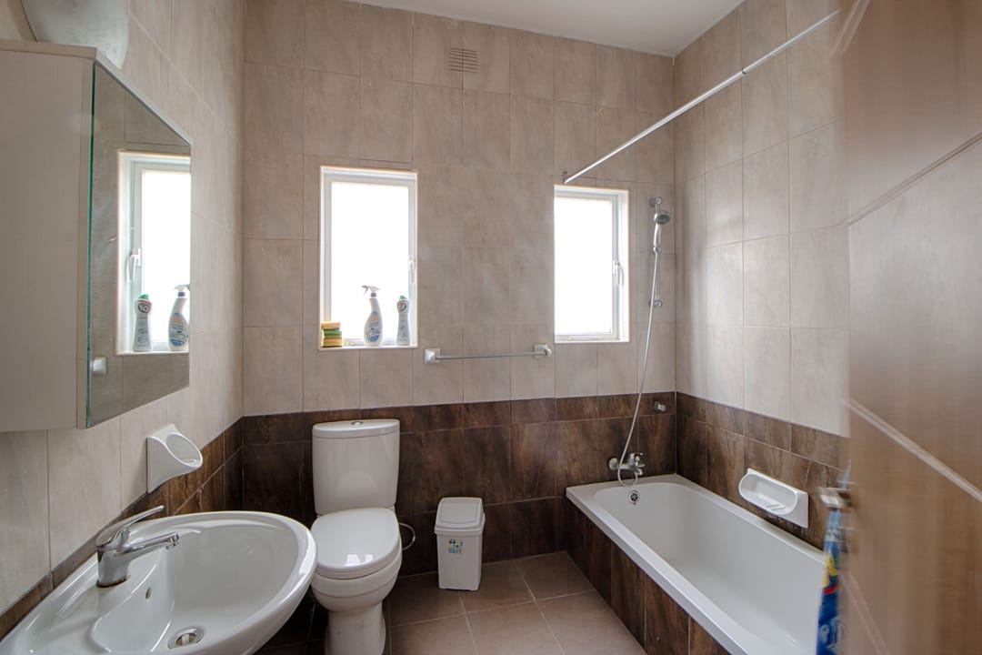 St Paul's Bay Apartment - Bathroom