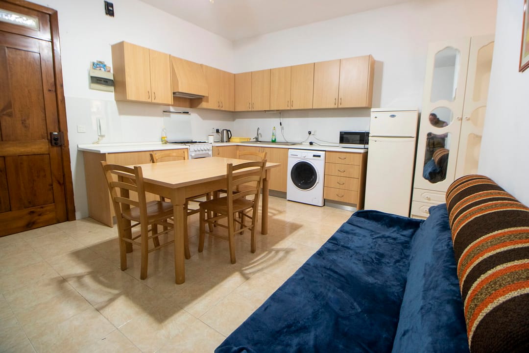 Affordable-one-bedroom-apartment - Kitchen/living/dining