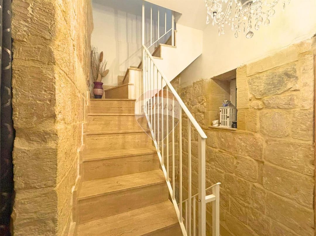 Birkirkara UCA Zone Property - Stairs