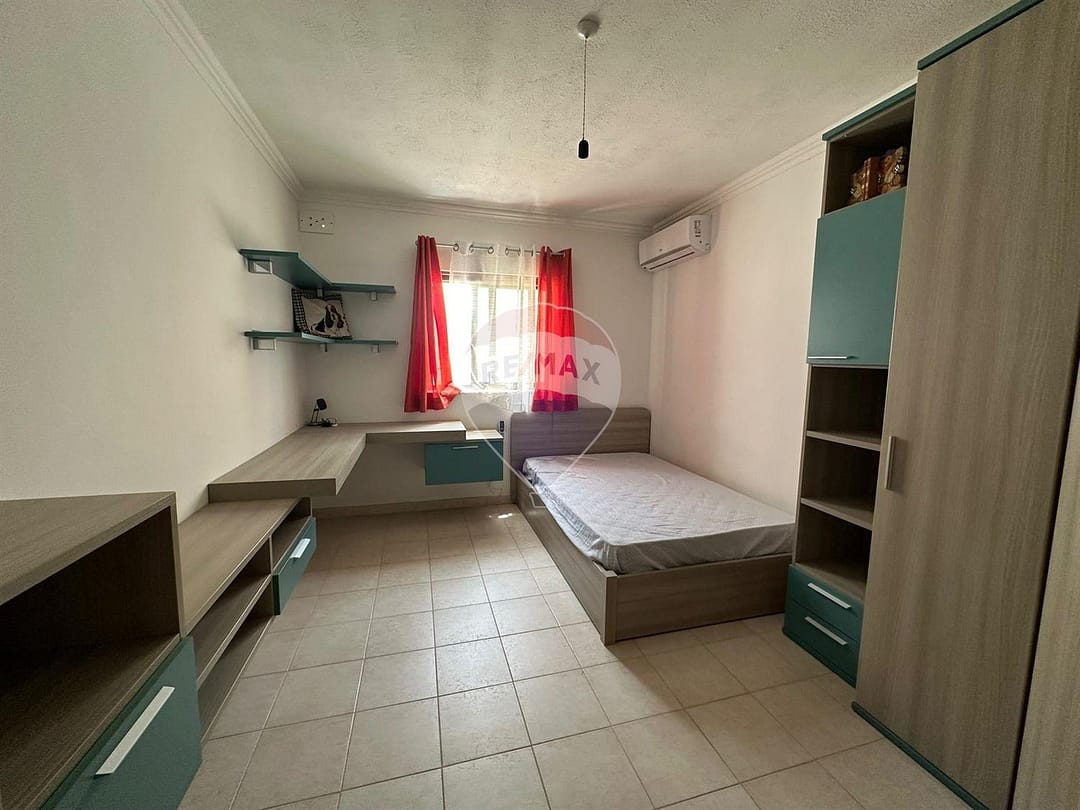 Large Apartment with half Airspace - Bedroom