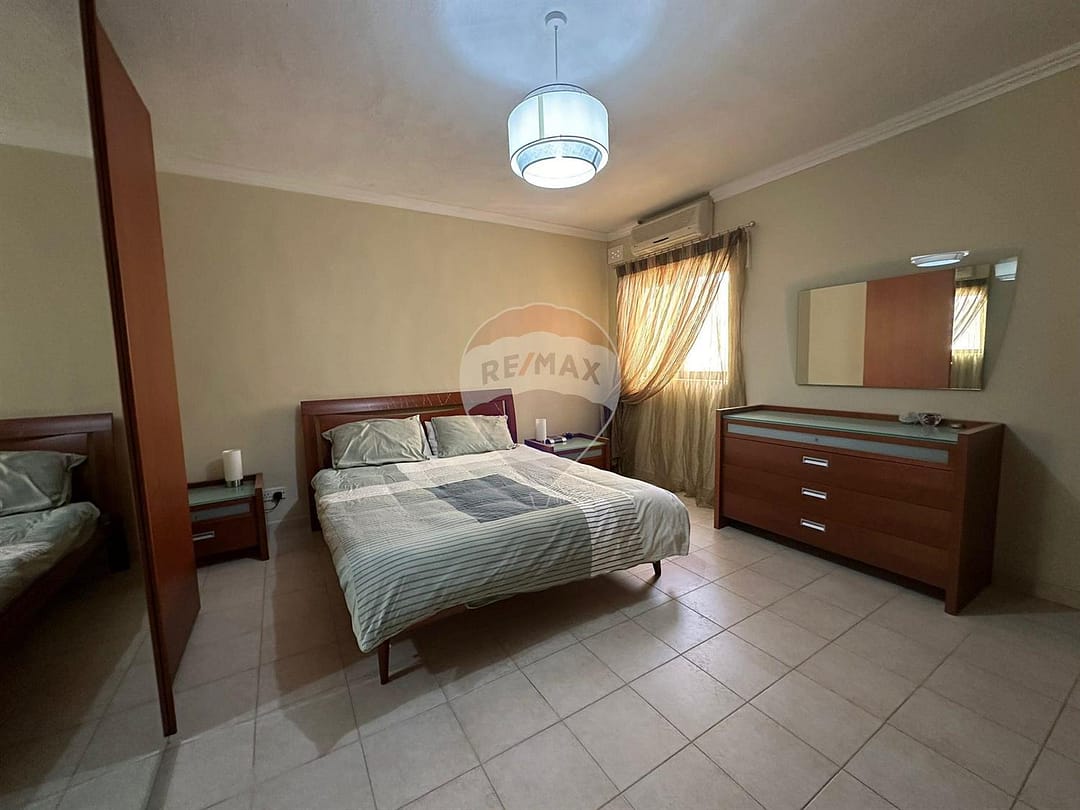 Large Apartment with half Airspace - Bedroom