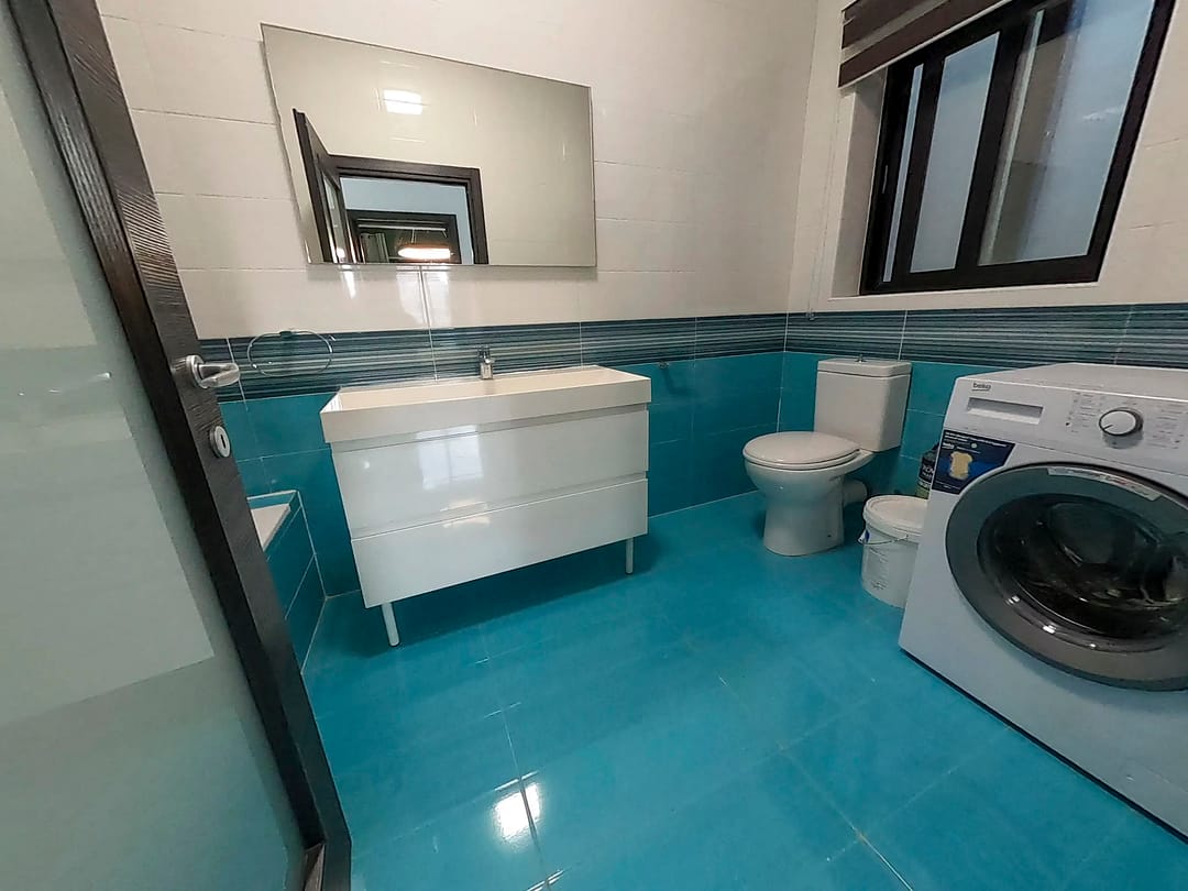 Pembroke Bright Newly Furnished Apartment - bathroom