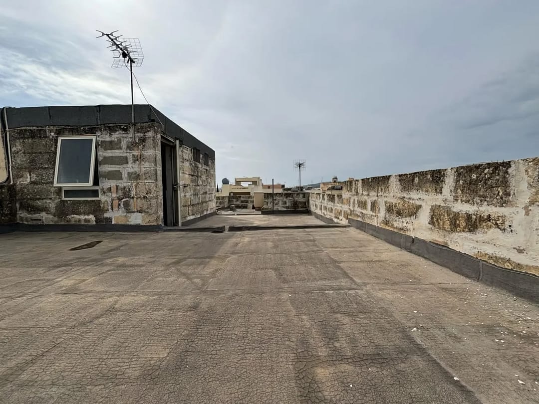 Zebbug townhouse with upgrade potential - Roof
