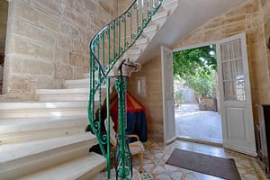 Stunning HOC with large yard - Stairs