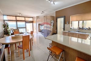 Open Plan - Penthouse with Own Airspace
