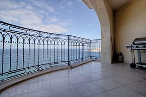 Seafront Apartment in Bugibba - Terrace