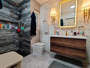 Bathroom - Luxury House with Garage