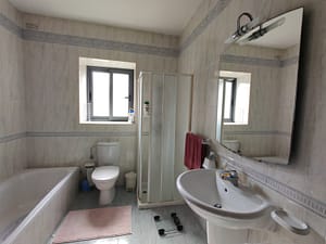 Luxurious Bungalow in Santa Maria Estate - Bathroom