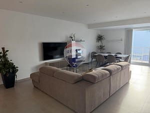 Three bedroom apartment in Swieqi - Living